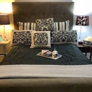 🛌 Waverly Bedding - King - Reversible Bedspread - 4 Pillows + Bedskirt